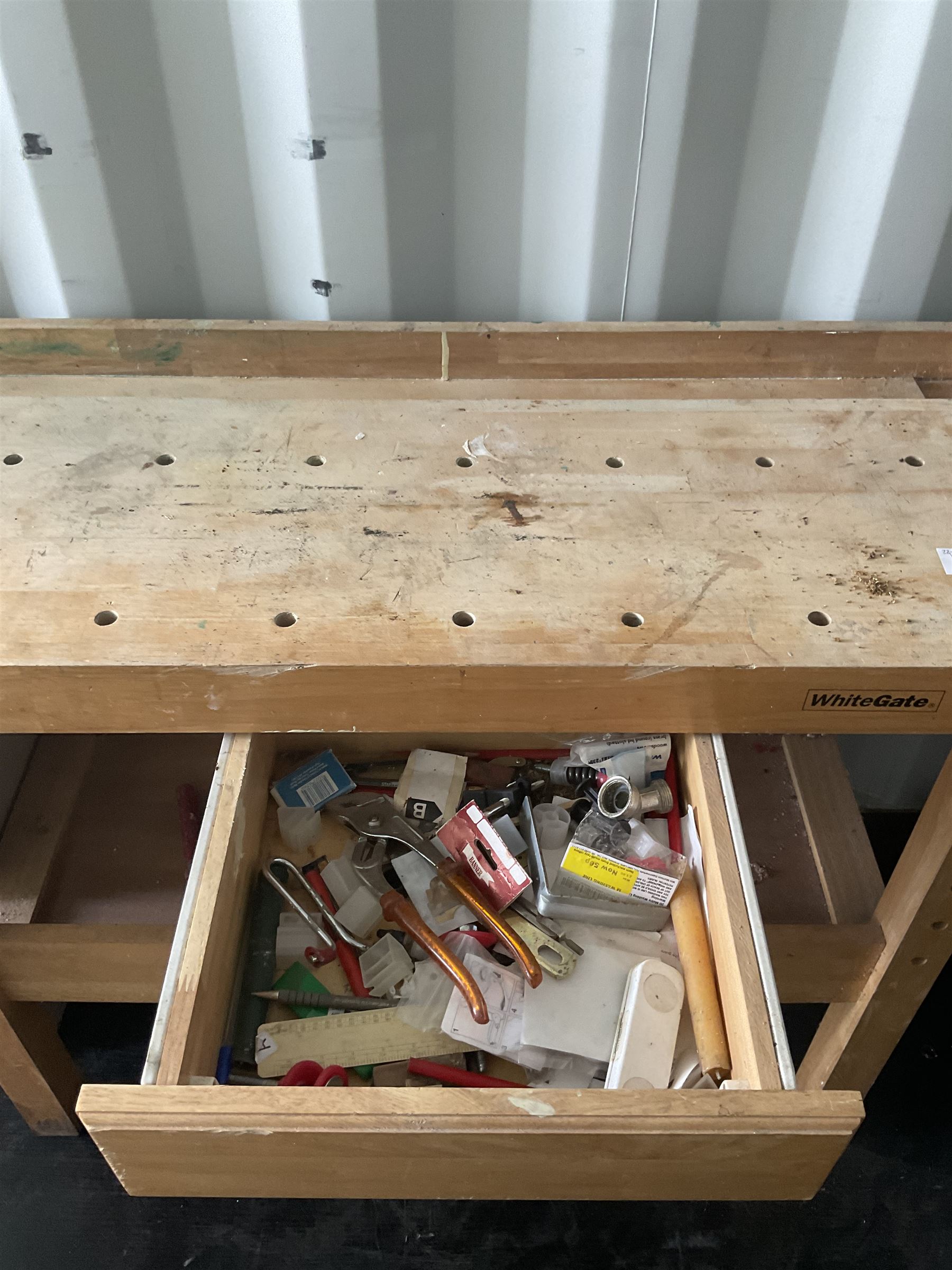 �White gate� Beech carpenters work bench with vice - THIS LOT IS TO BE COLLECTED BY APPOINTMENT FROM - Image 4 of 4
