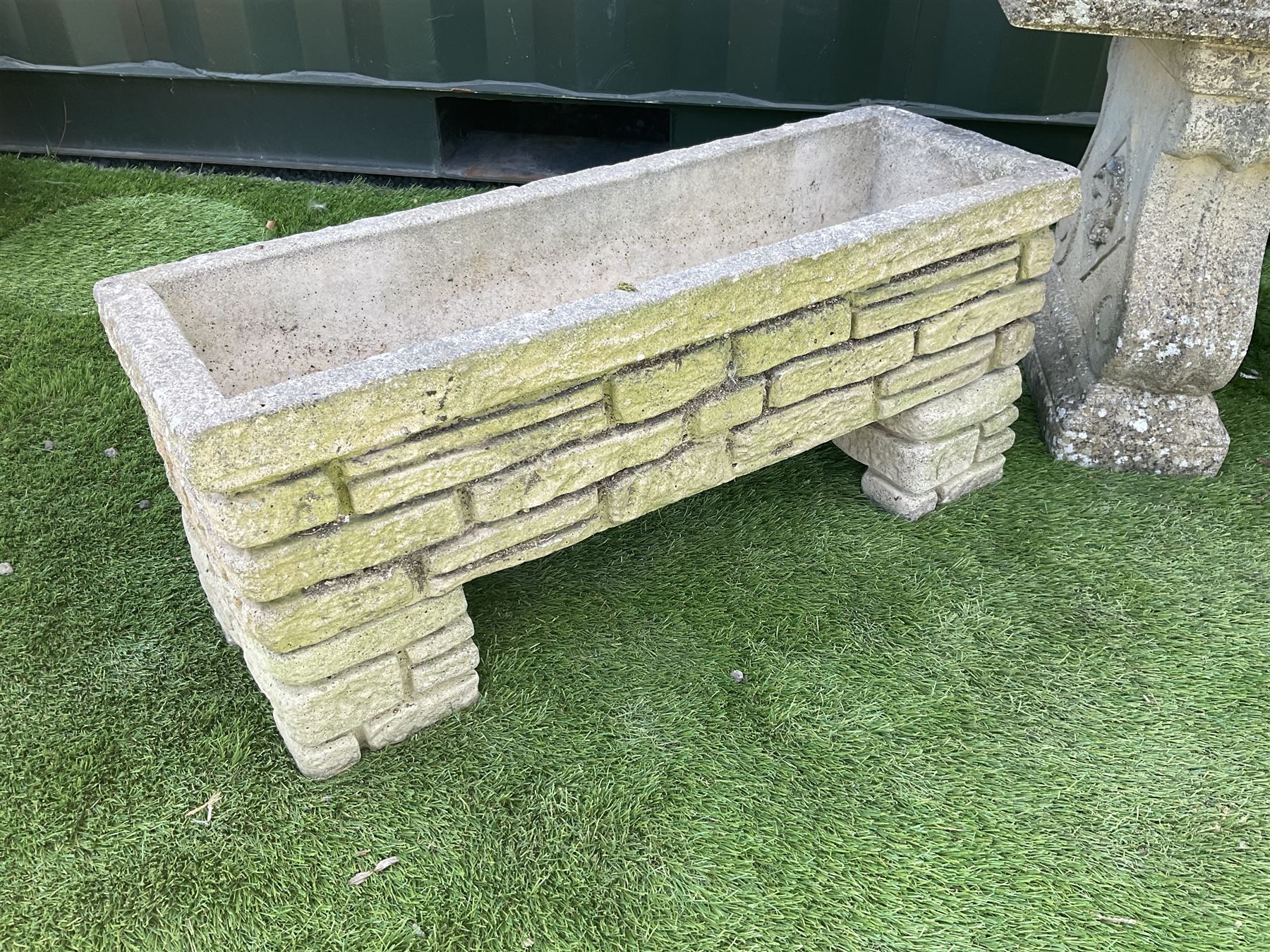 Cast stone garden bench - Image 2 of 5