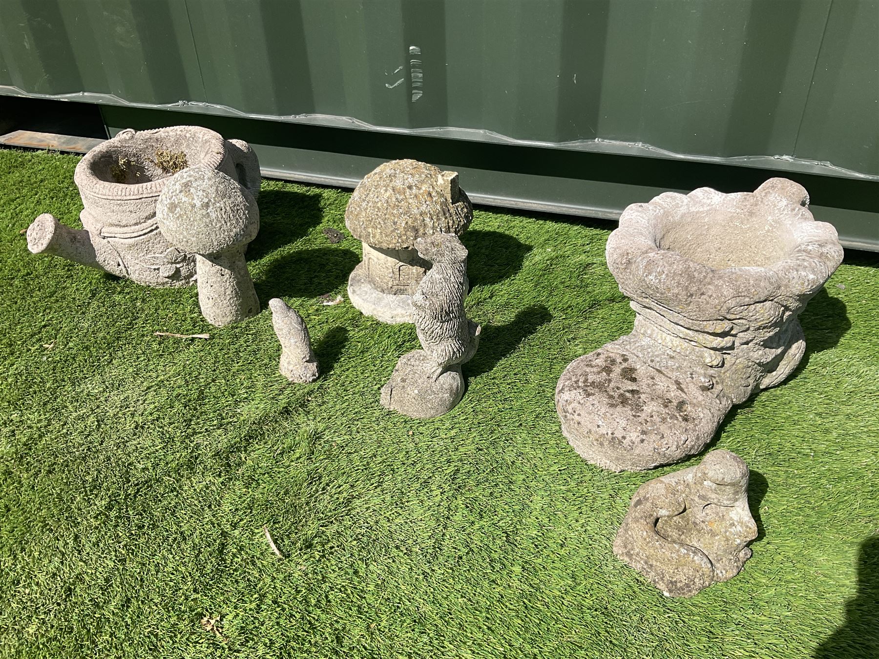 Cast stone planters in shape of a boot - Image 3 of 4
