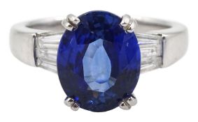 18ct white gold oval sapphire ring