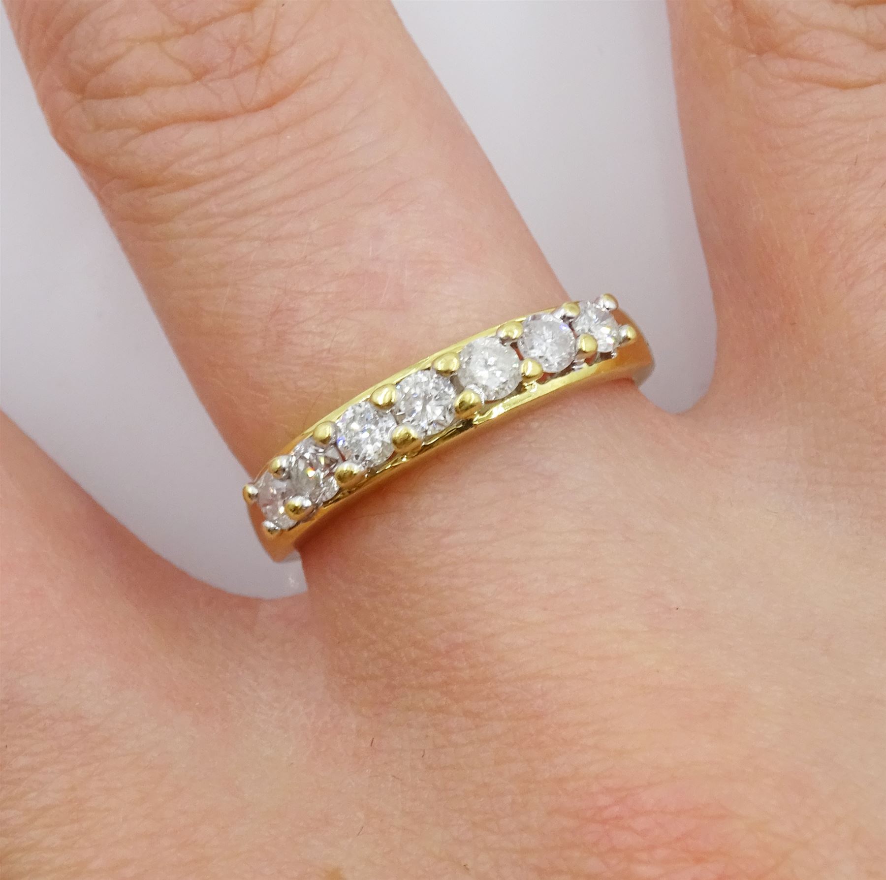 18ct gold seven stone round brilliant cut diamond ring - Image 2 of 4