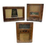 1950 Bush Type PB22 valve radio with Bakelite knobs and central glass tapering panel between with gi