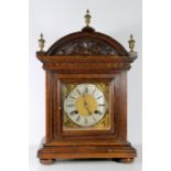 Edwardian 8-day oak cased striking mantle clock striking the hours and half hours on twin bells