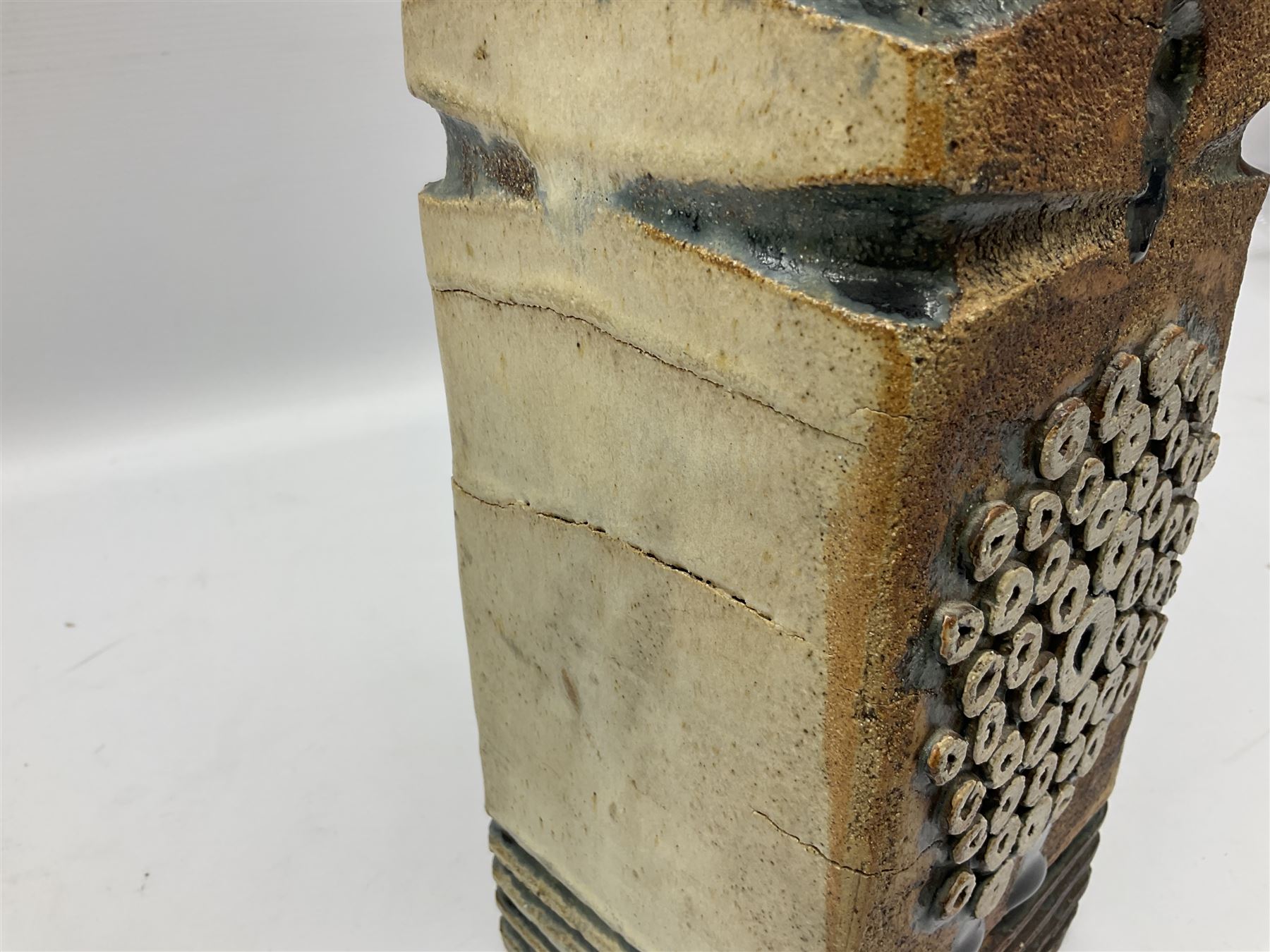 Studio pottery table lamp of slab built and moulded form with applied floral and abstract motifs - Image 7 of 9