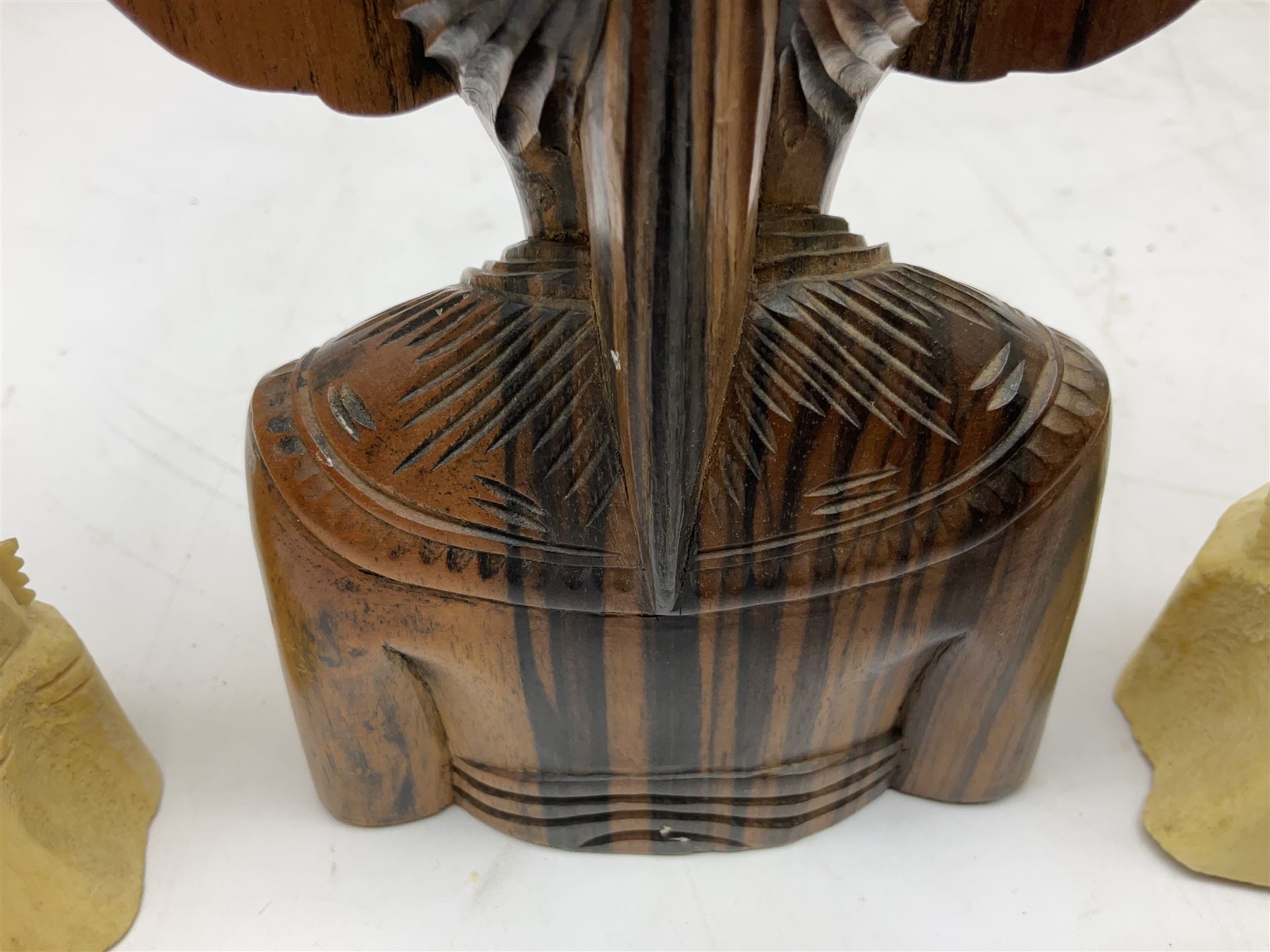 Hardwood bust of an Indoniesian Goddess - Image 10 of 11