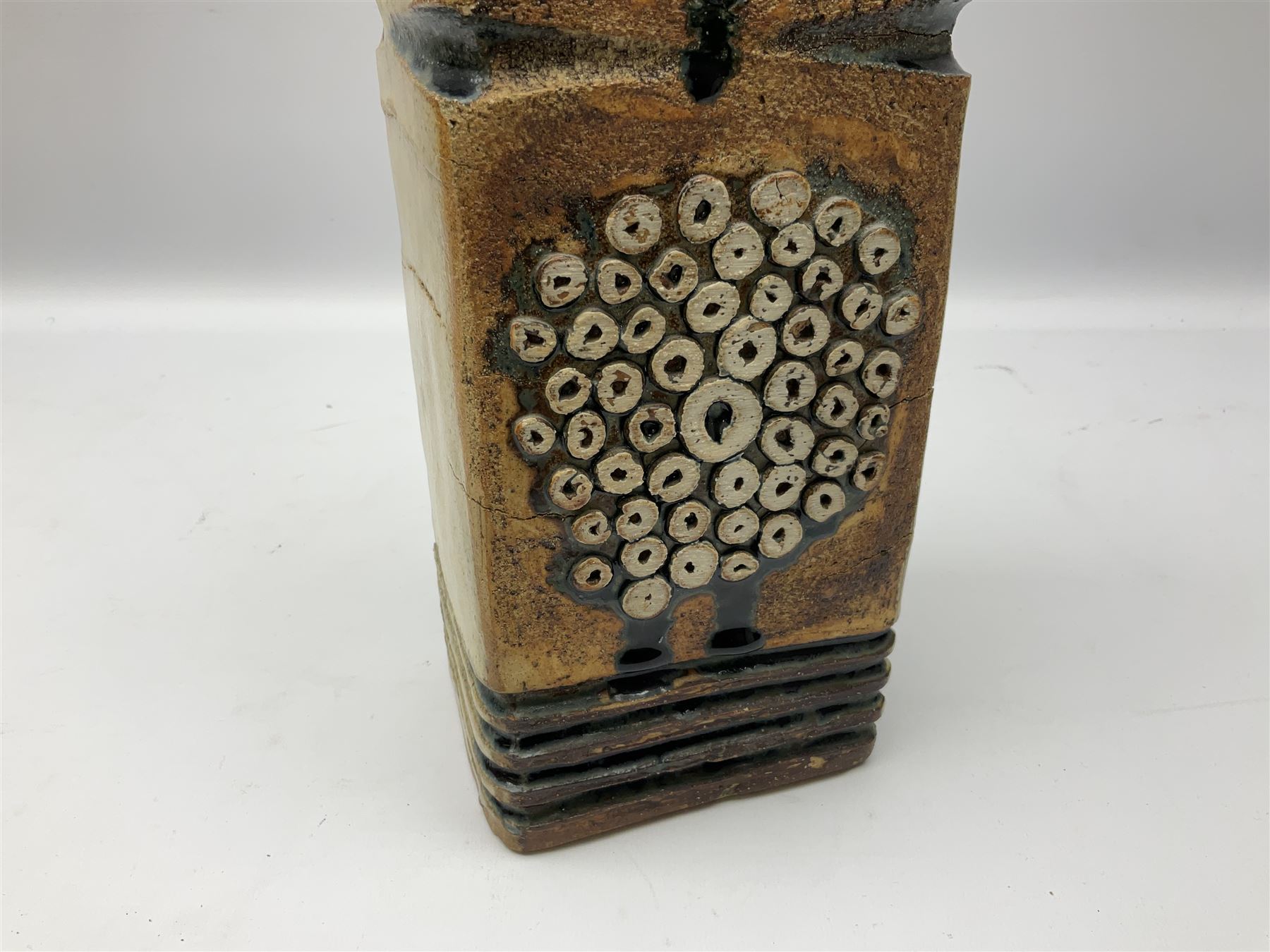 Studio pottery table lamp of slab built and moulded form with applied floral and abstract motifs - Image 6 of 9