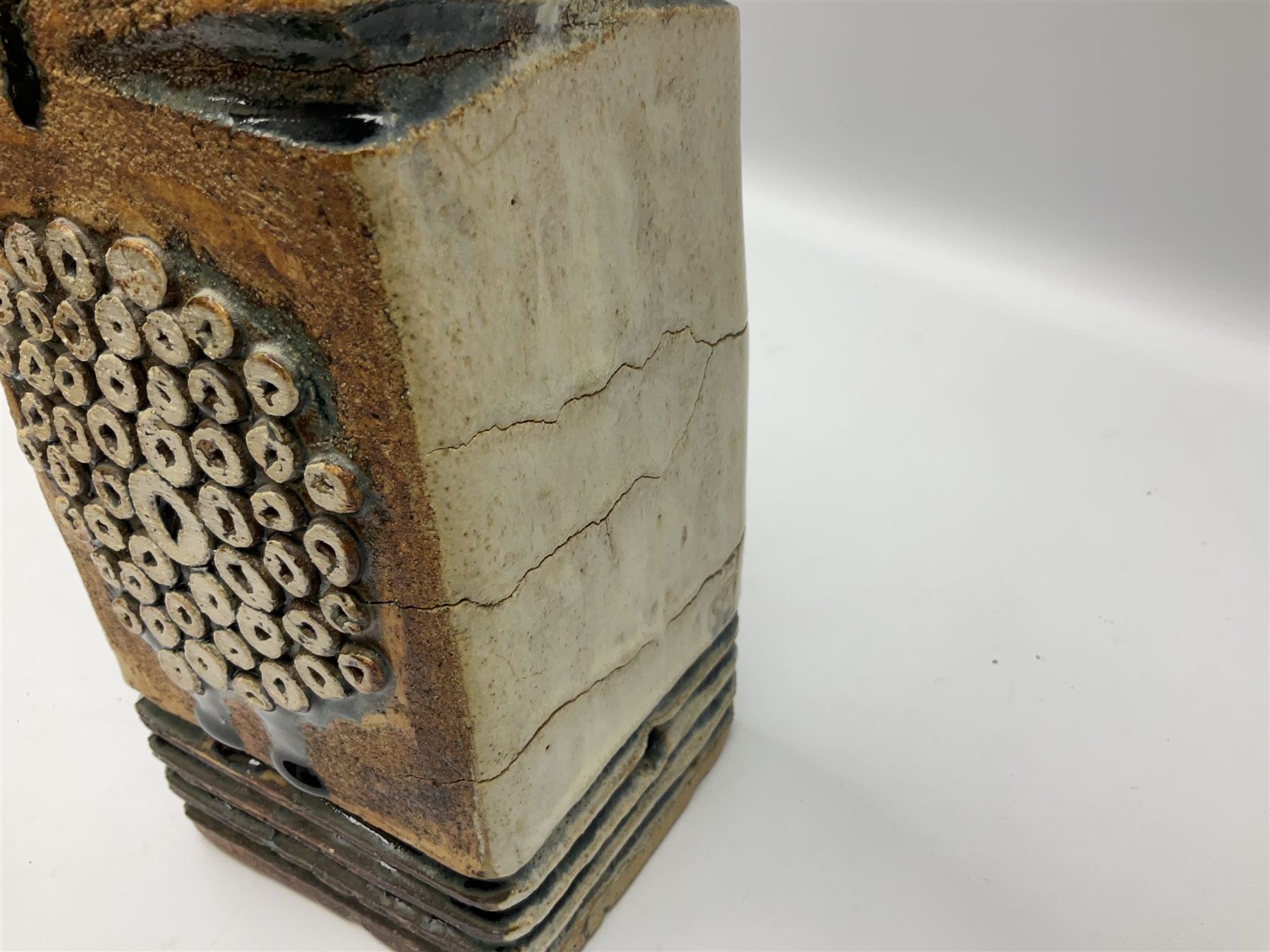 Studio pottery table lamp of slab built and moulded form with applied floral and abstract motifs - Image 8 of 9