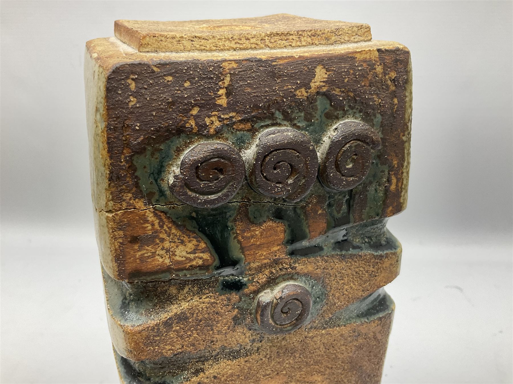 Studio pottery table lamp of slab built and moulded form with applied floral and abstract motifs - Image 3 of 9