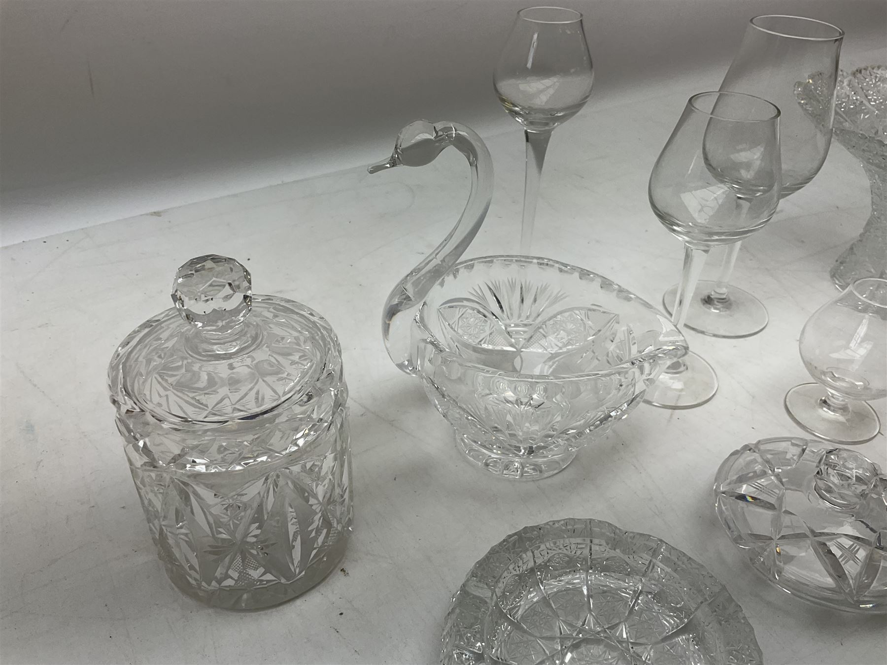 Group of glassware to include cut vase - Image 6 of 9
