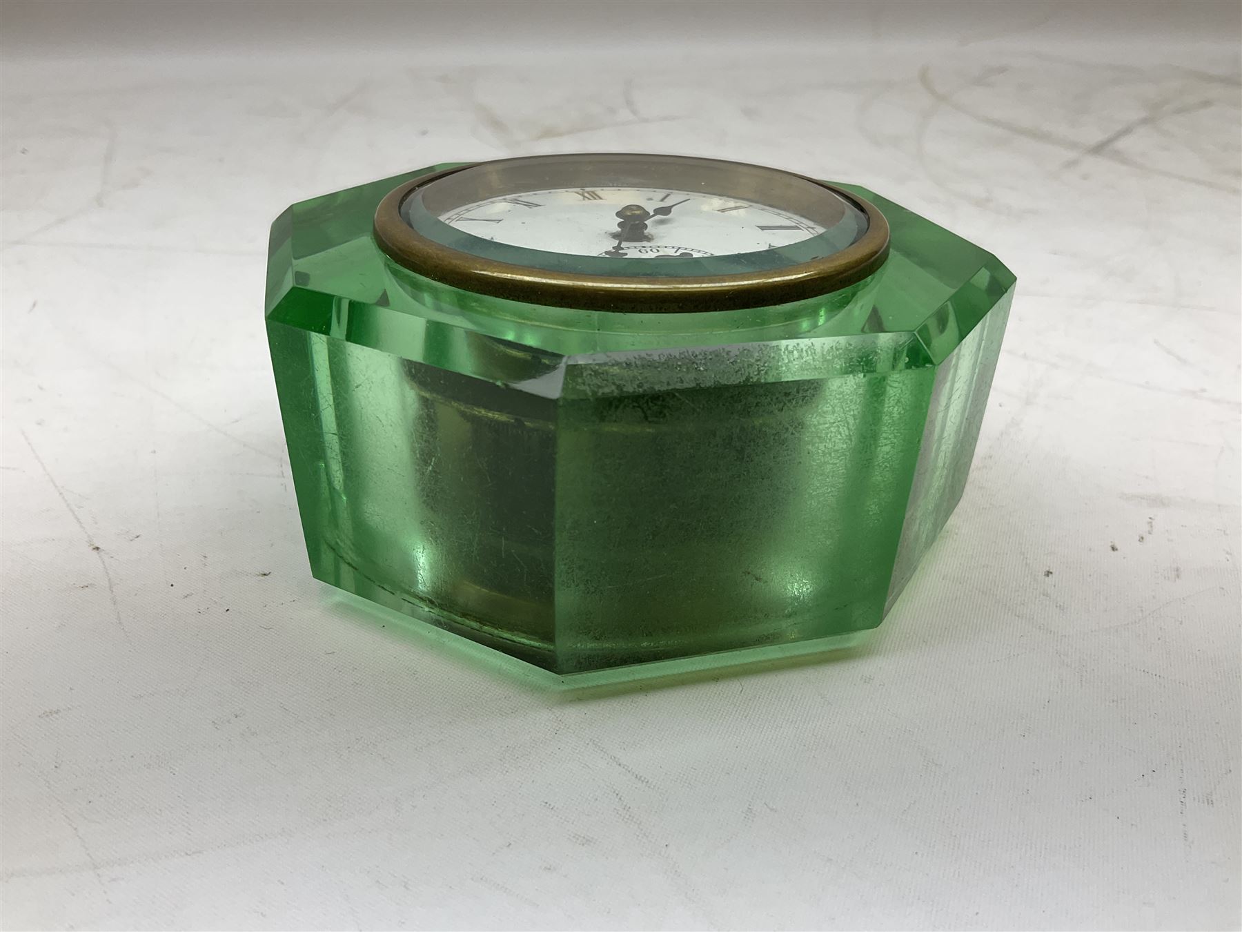 E N Welch art deco style uranium glass clock - Image 4 of 4