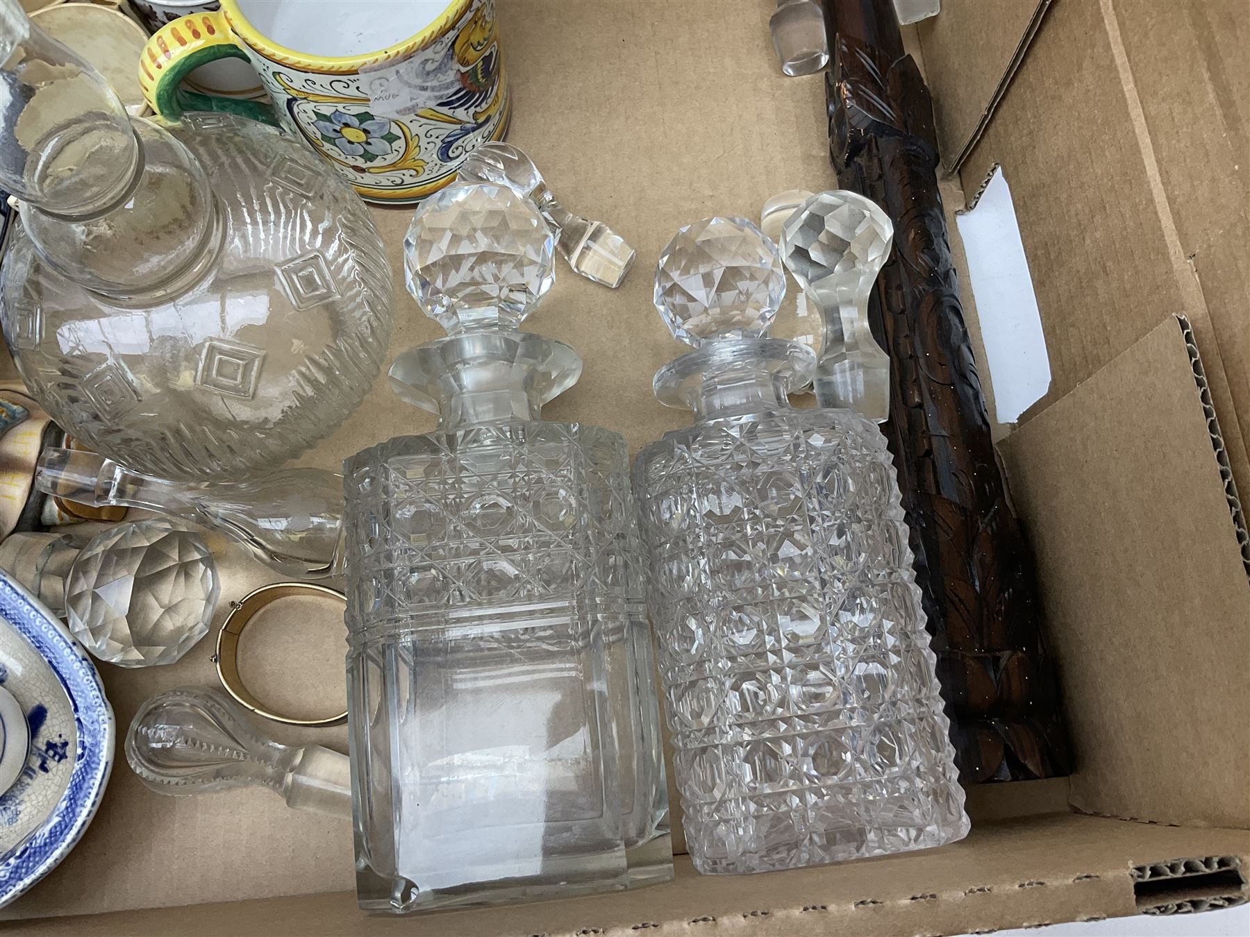 Late Georgian moulded glass decanter - Image 4 of 7