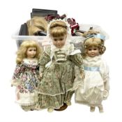 Quantity of dolls to include Alberon Juliana Doll of the Year 2001
