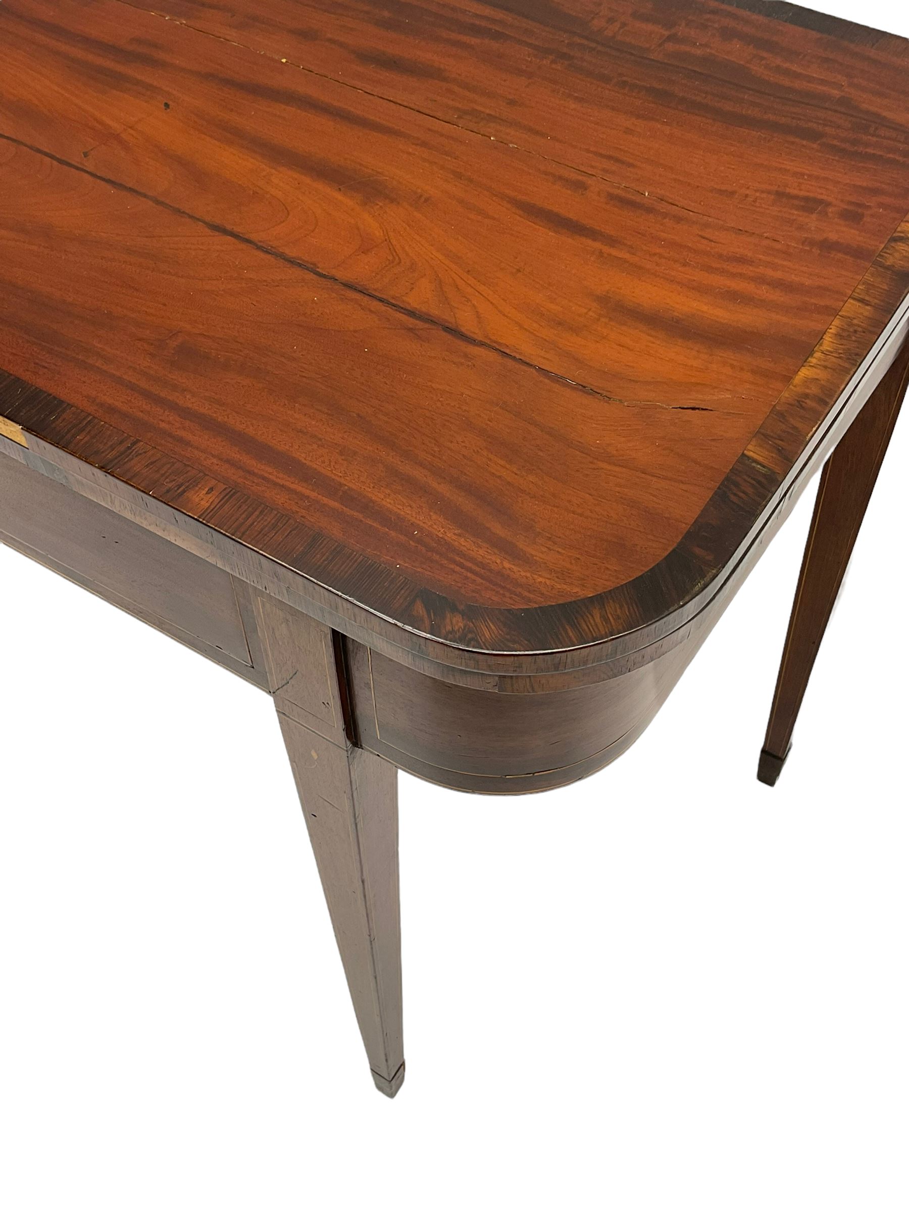 Early 19th century figured mahogany side or tea table - Image 2 of 4