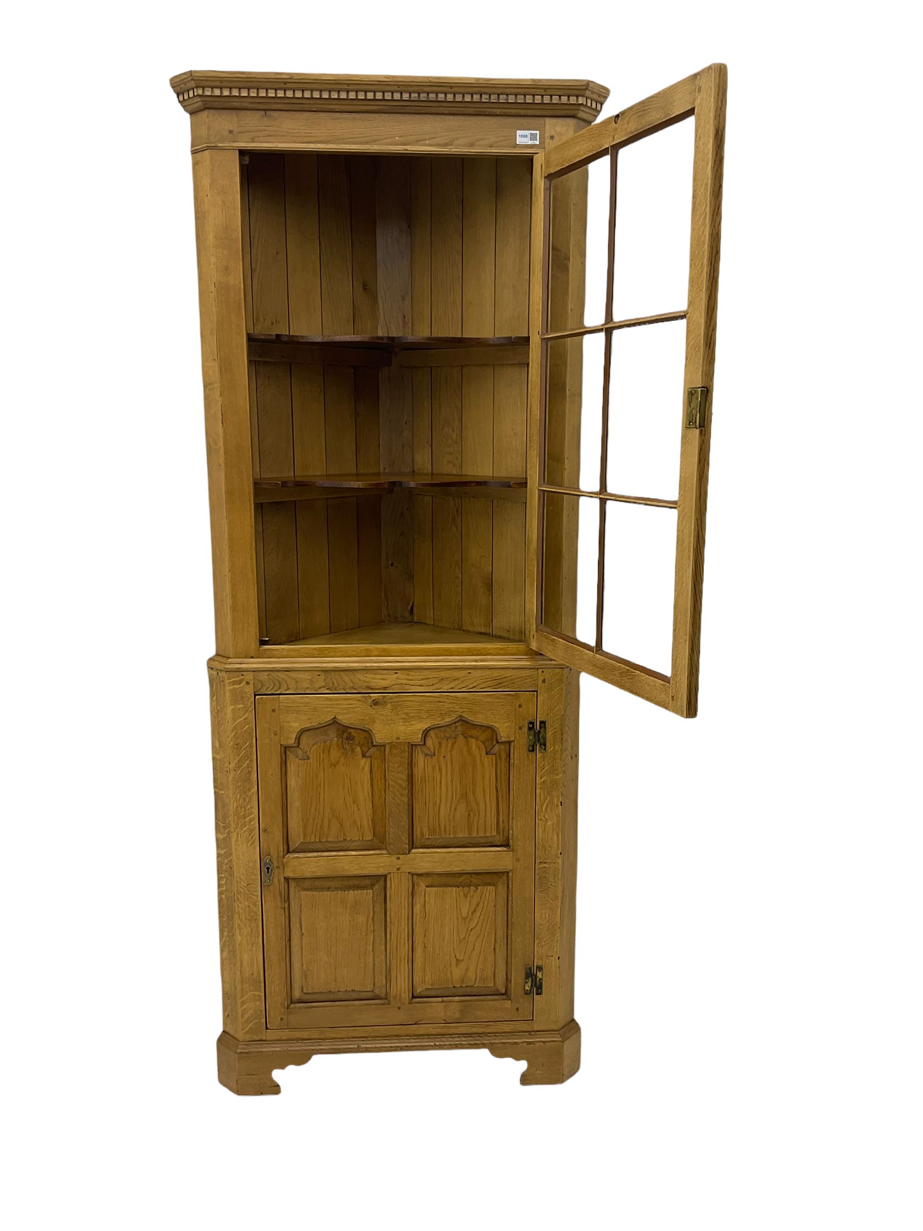 Traditional light oak corner cabinet - Image 8 of 8