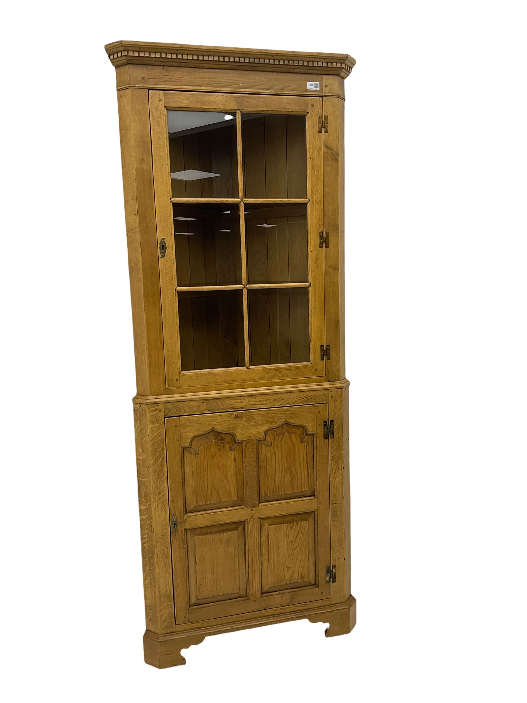 Traditional light oak corner cabinet - Image 2 of 8