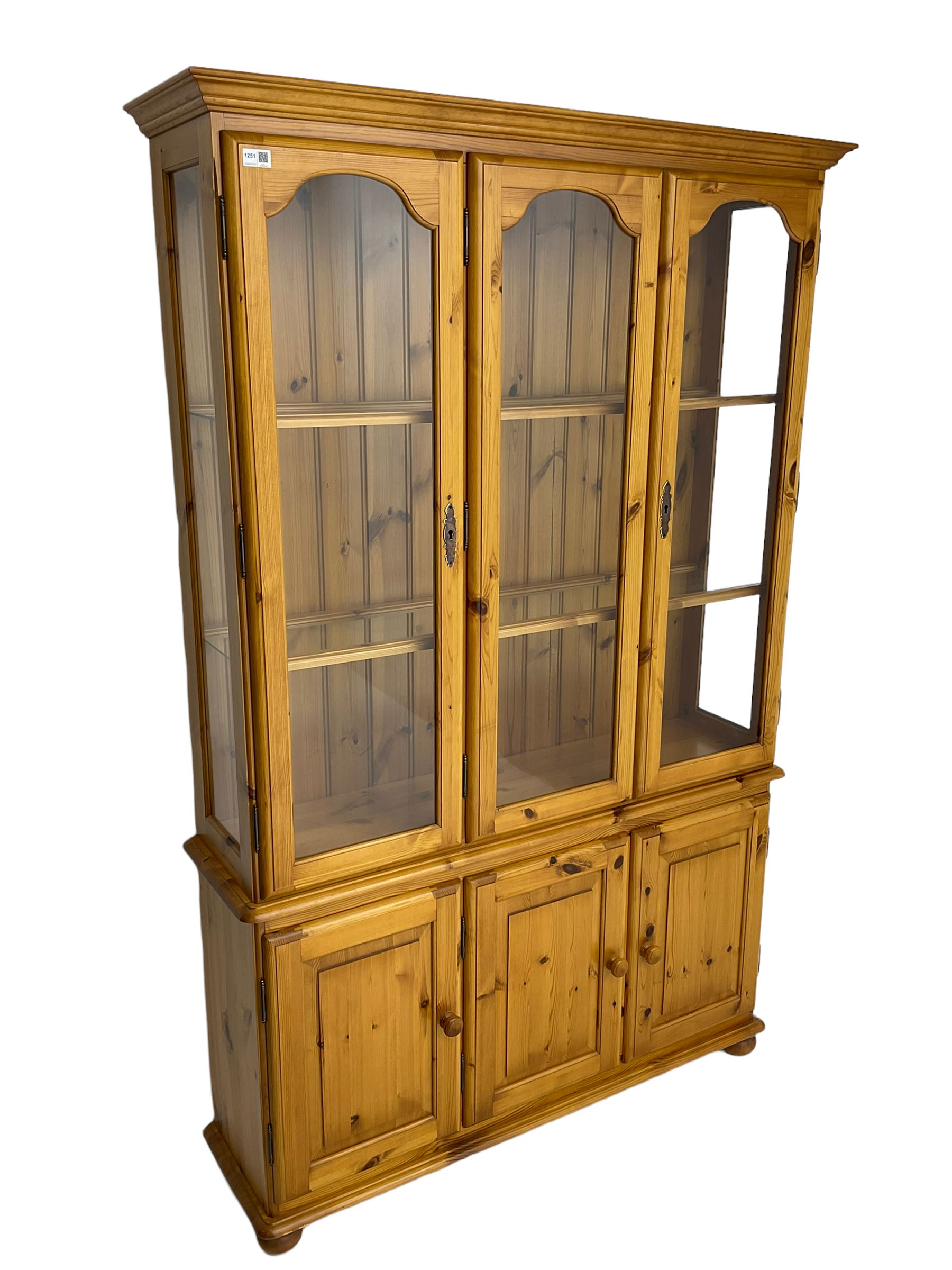 Pine display cabinet - Image 3 of 5