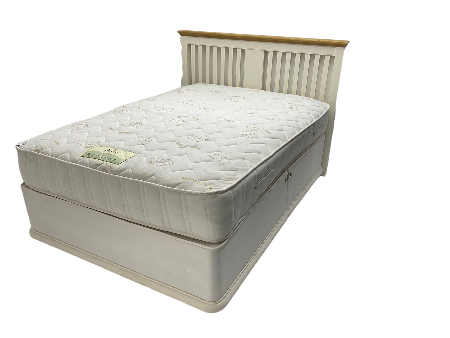 Restus 4' 6� double divan bed