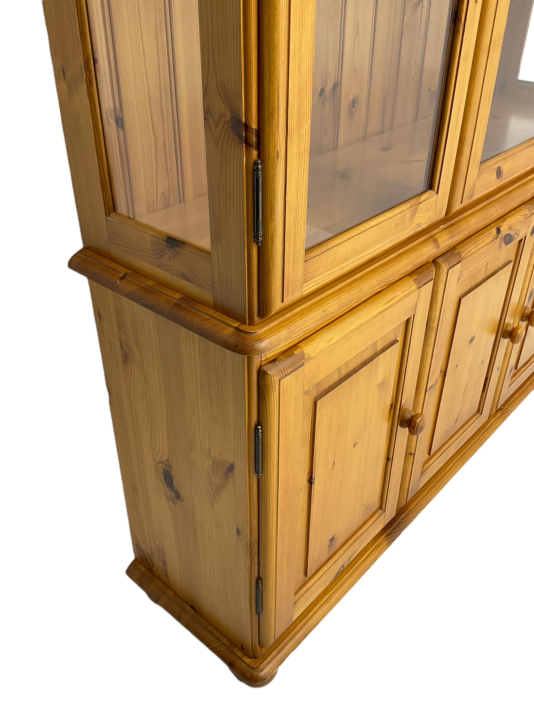 Pine display cabinet - Image 4 of 5