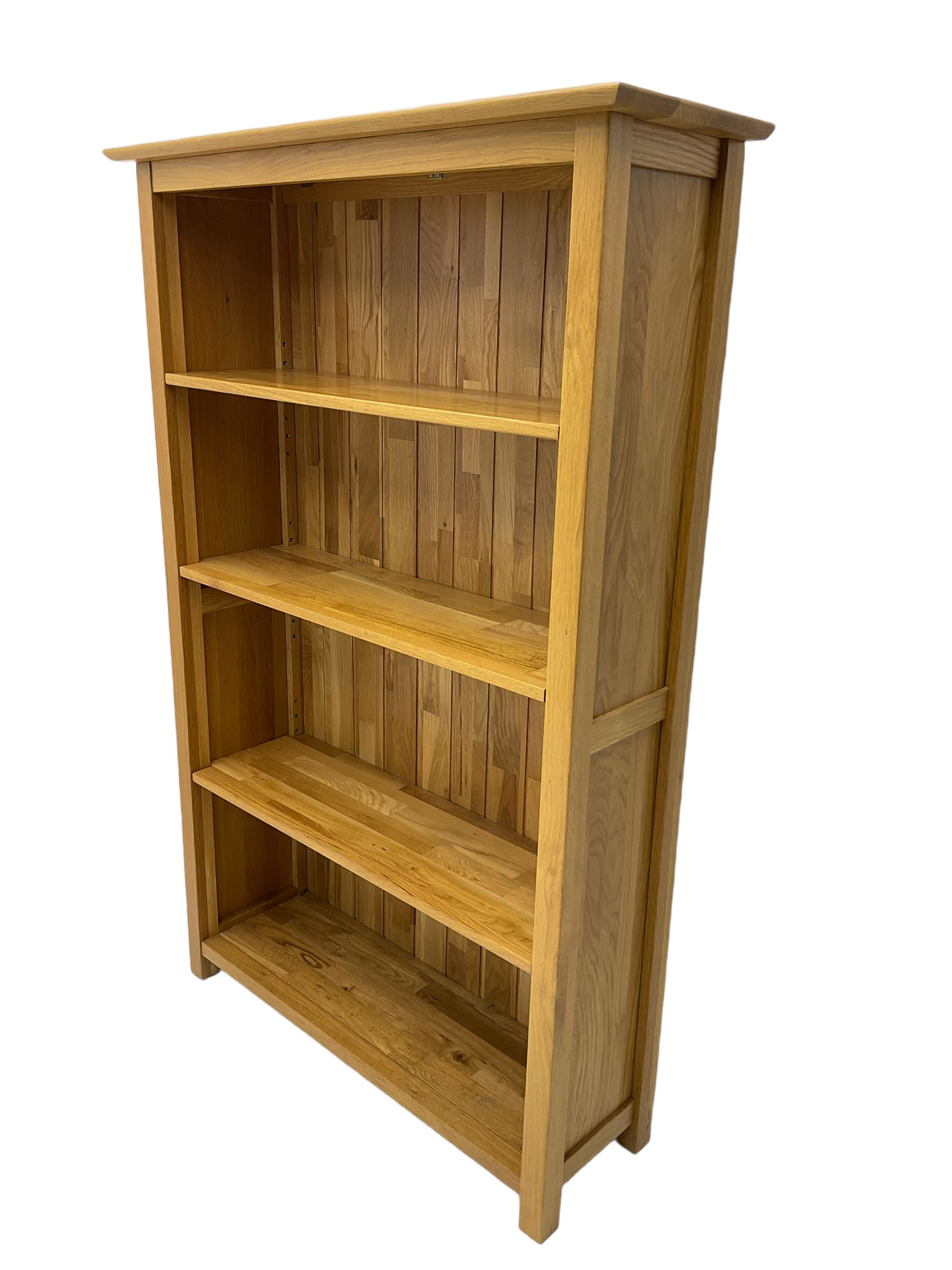 Light oak bookcase with three adjustable shelves - Image 4 of 6