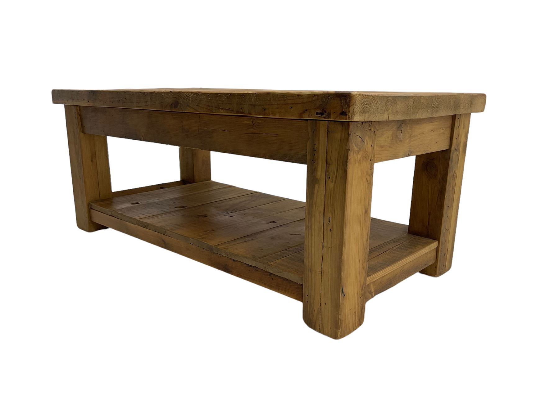 Reclaimed pine rectangular coffee table - Image 2 of 6