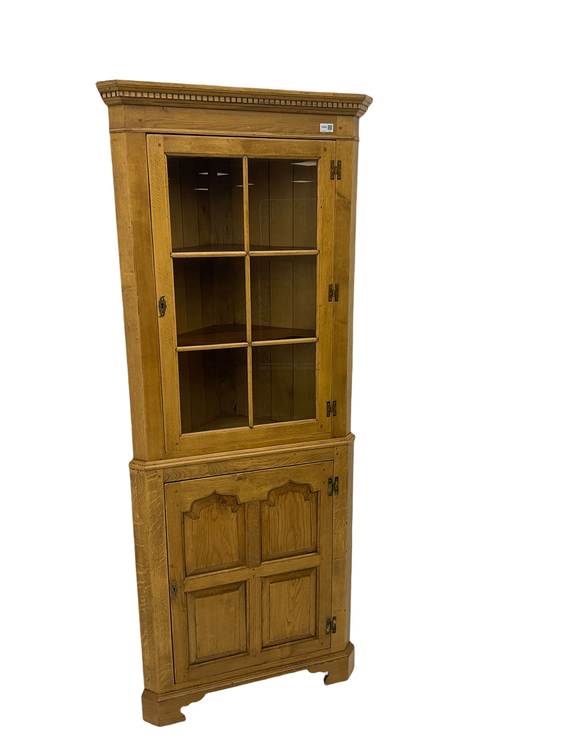 Traditional light oak corner cabinet - Image 3 of 8