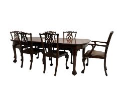 Early 20th century mahogany telescopic extending dining table with two additional leaves