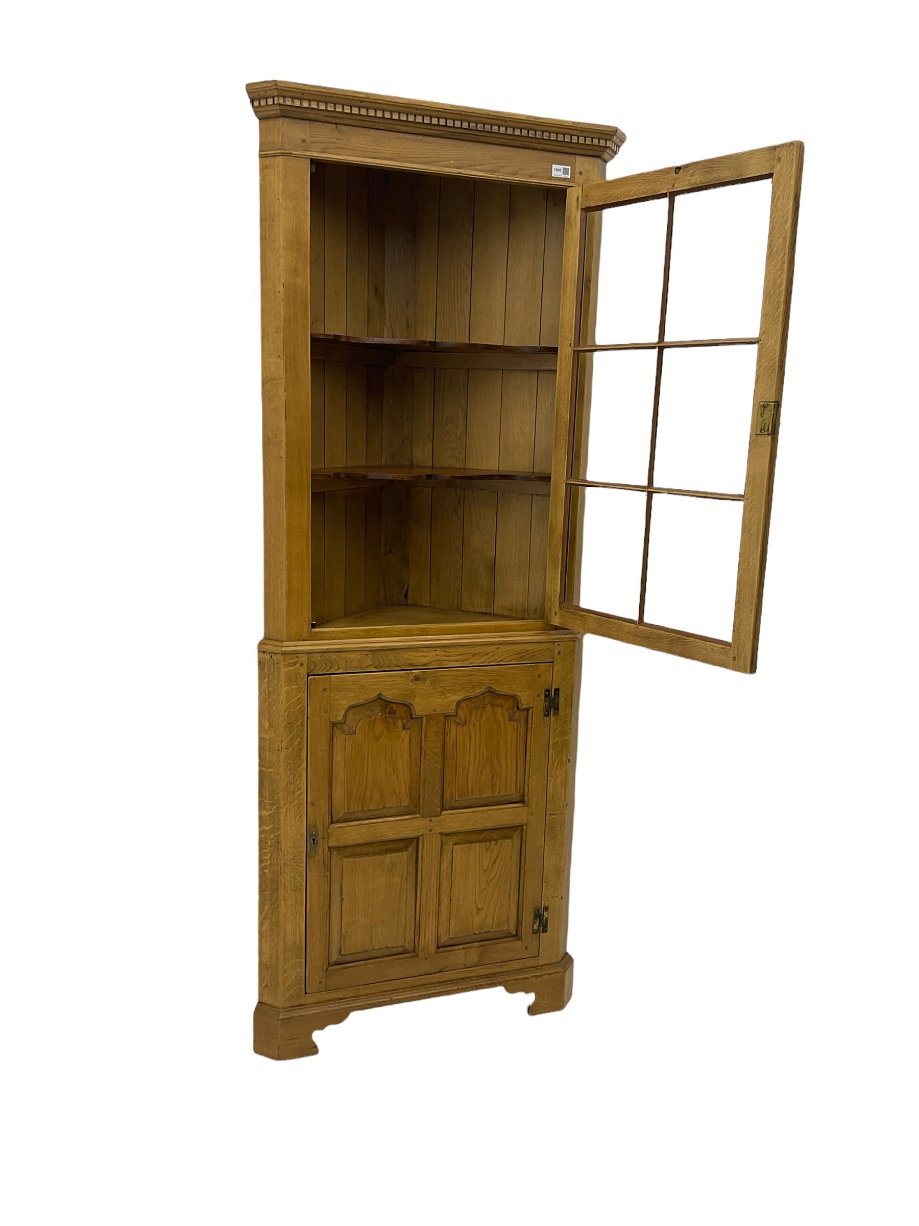 Traditional light oak corner cabinet - Image 7 of 8