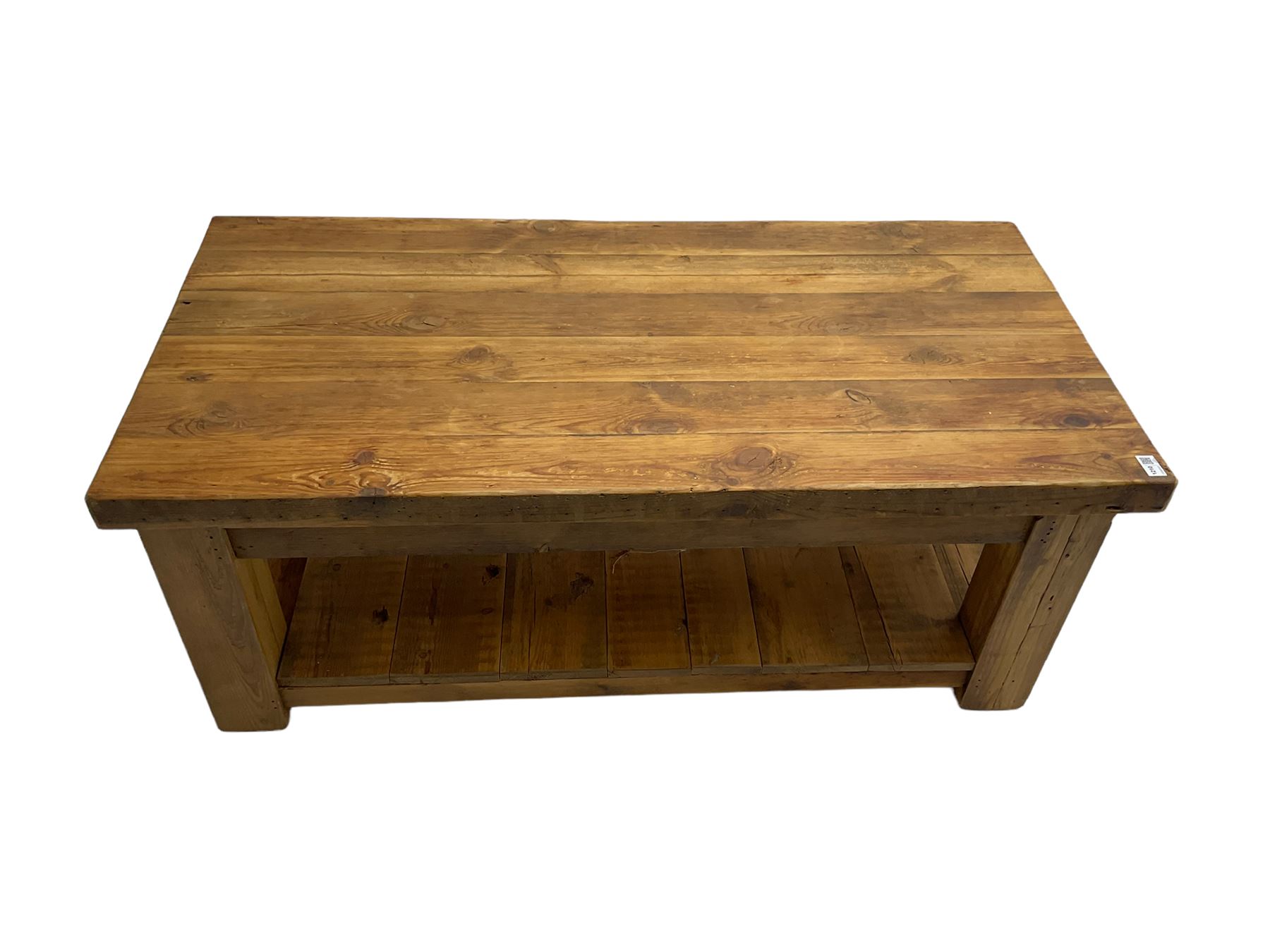 Reclaimed pine rectangular coffee table - Image 4 of 6