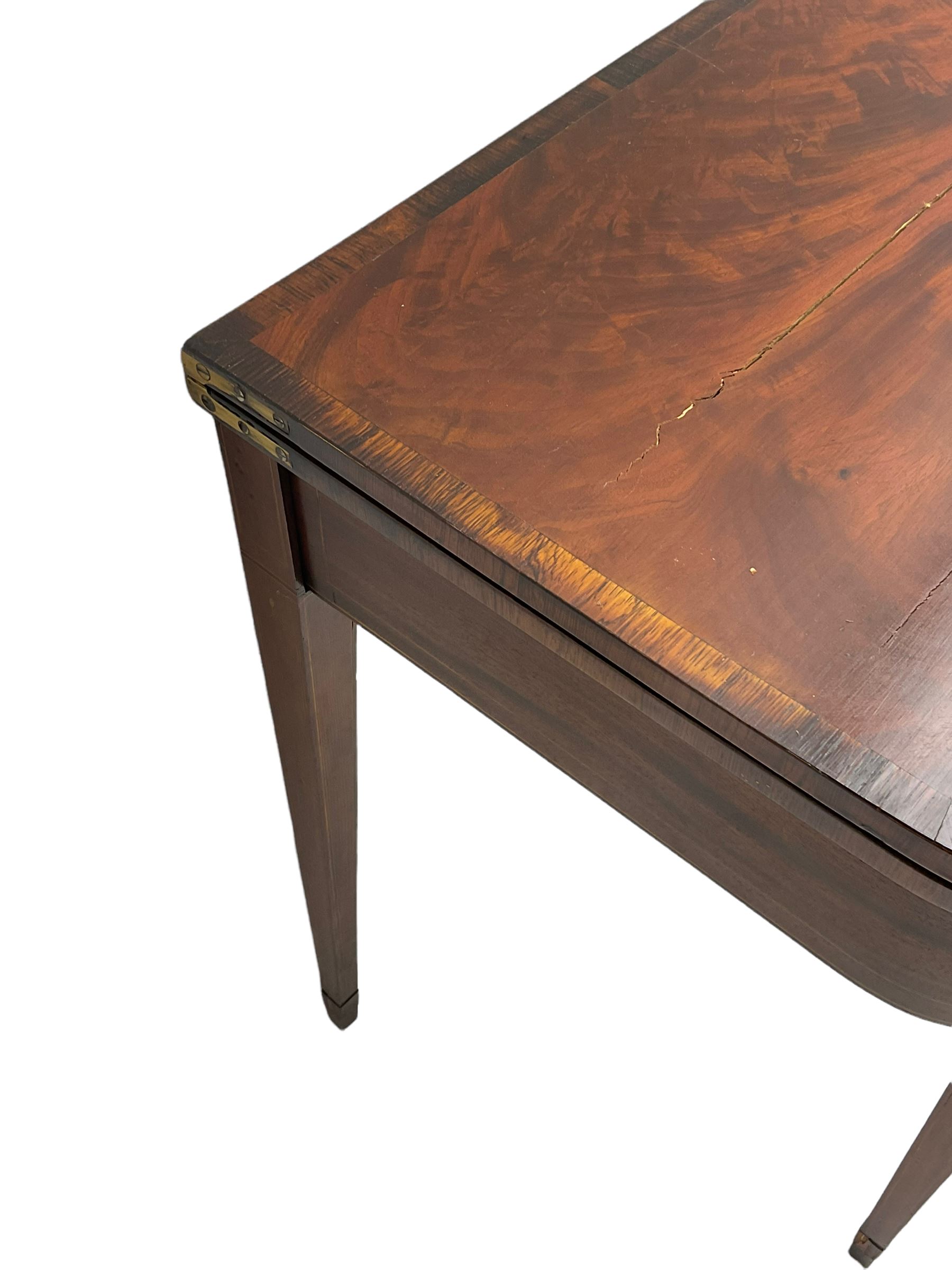 Early 19th century figured mahogany side or tea table - Image 4 of 4