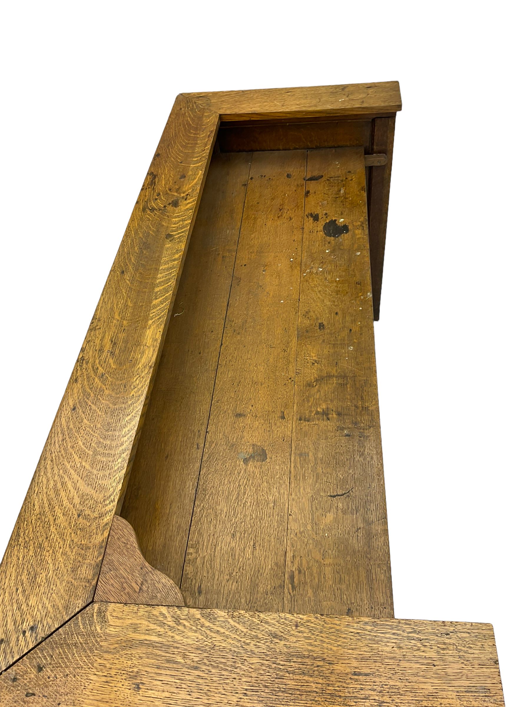 Early 20th century oak rostrum or clerks stand - Image 4 of 7