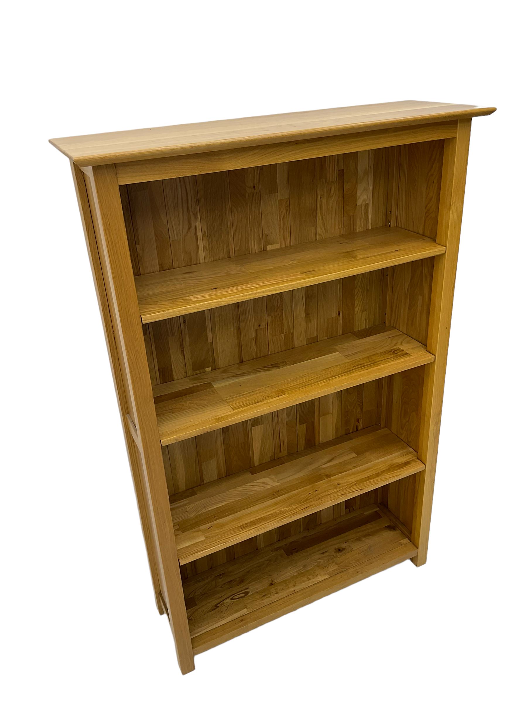 Light oak bookcase with three adjustable shelves - Image 6 of 6