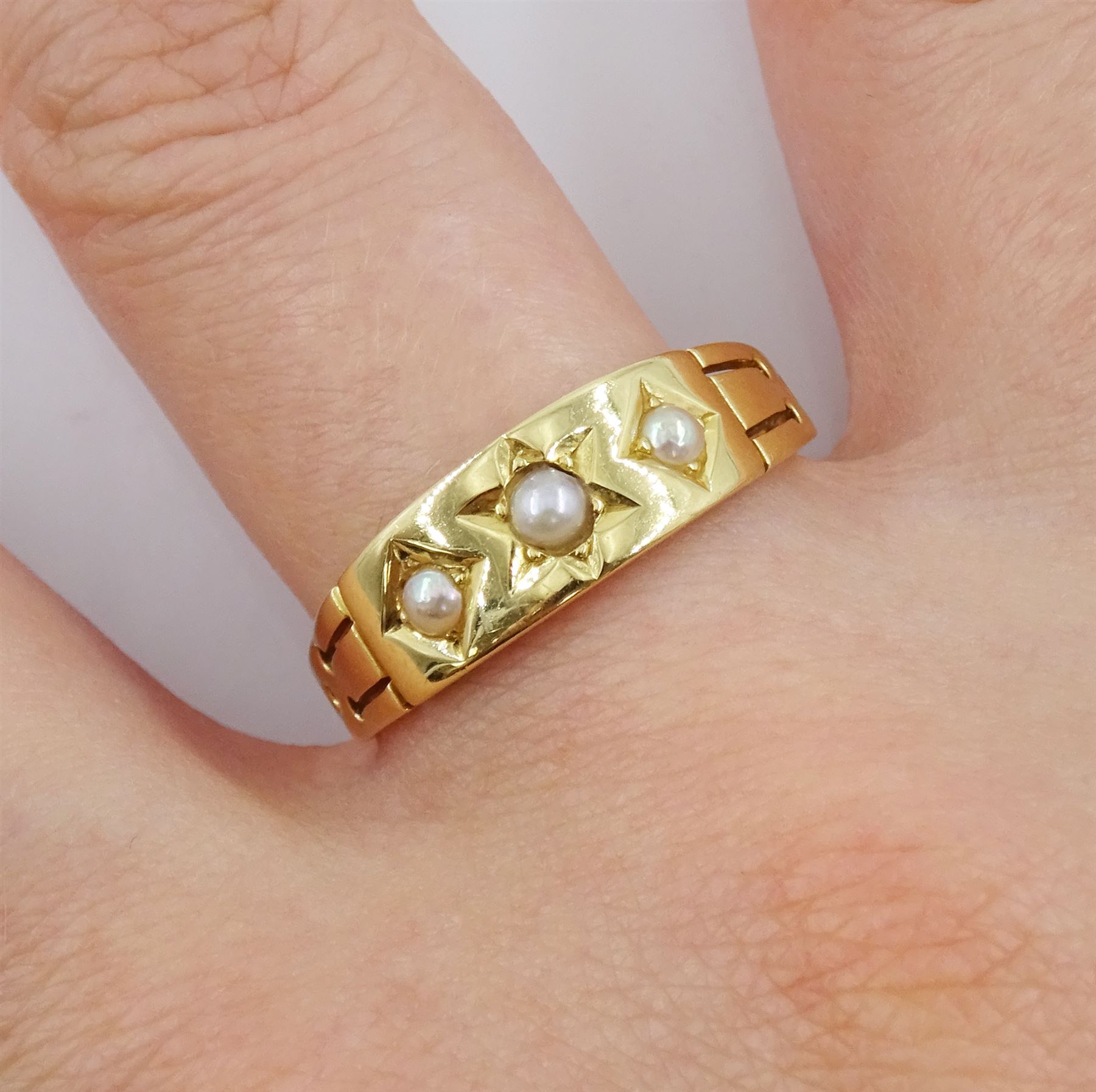 Victorian 18ct gold gypsy set three stone split pearl ring - Image 2 of 4