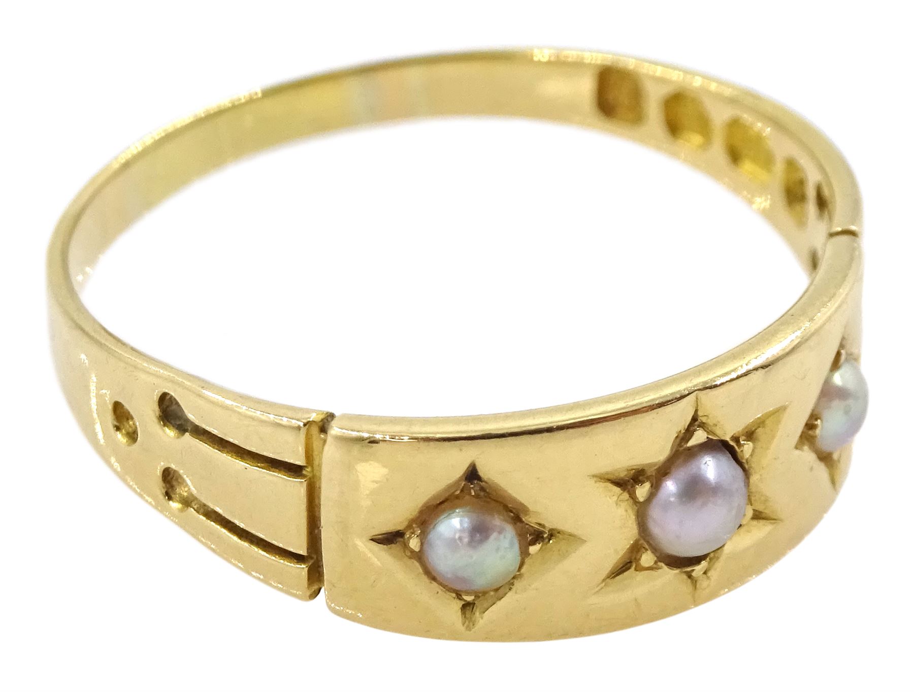 Victorian 18ct gold gypsy set three stone split pearl ring - Image 3 of 4