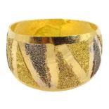 21ct gold textured ring