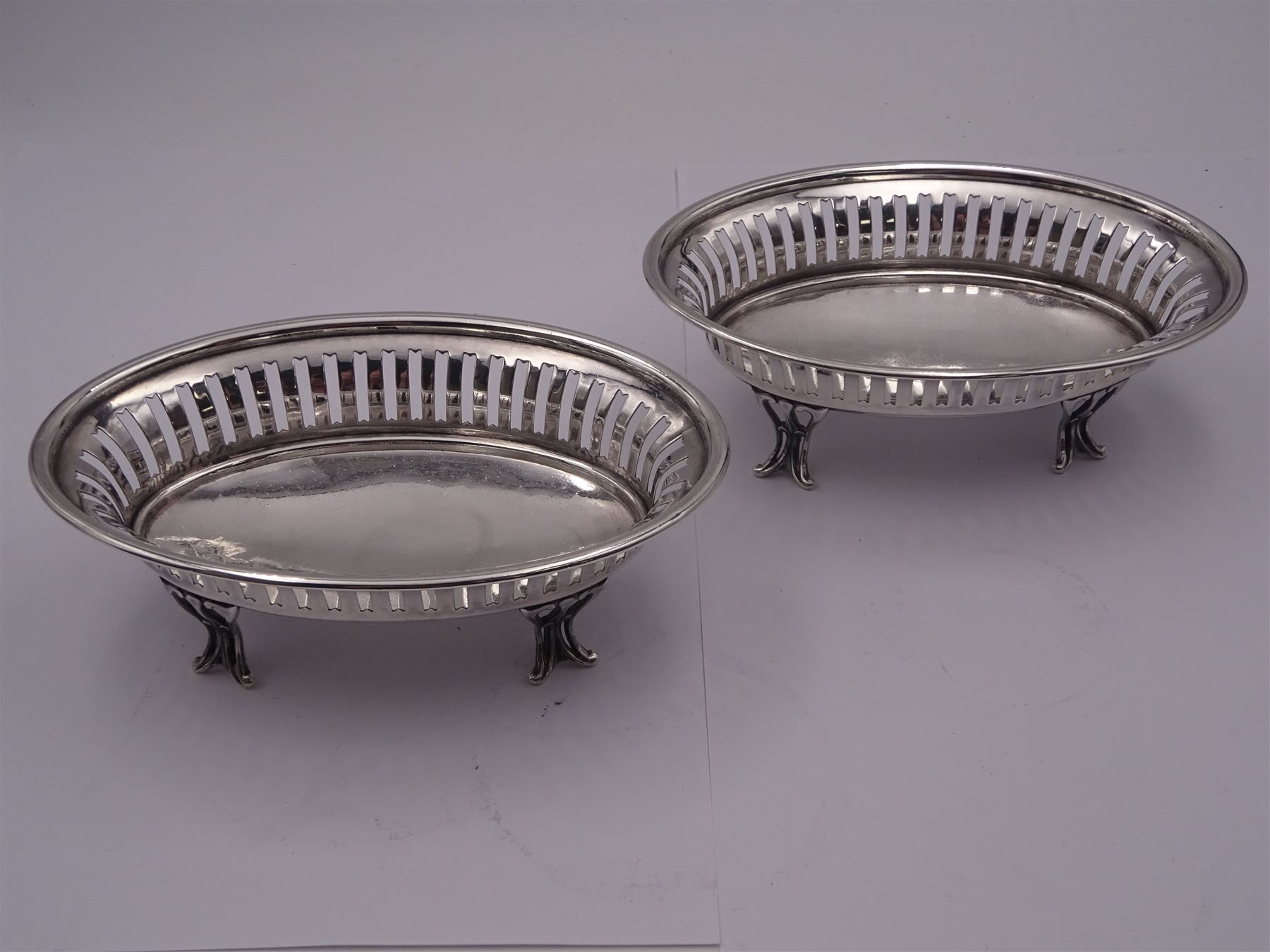 Pair of Edwardian silver bon bon dishes - Image 2 of 5