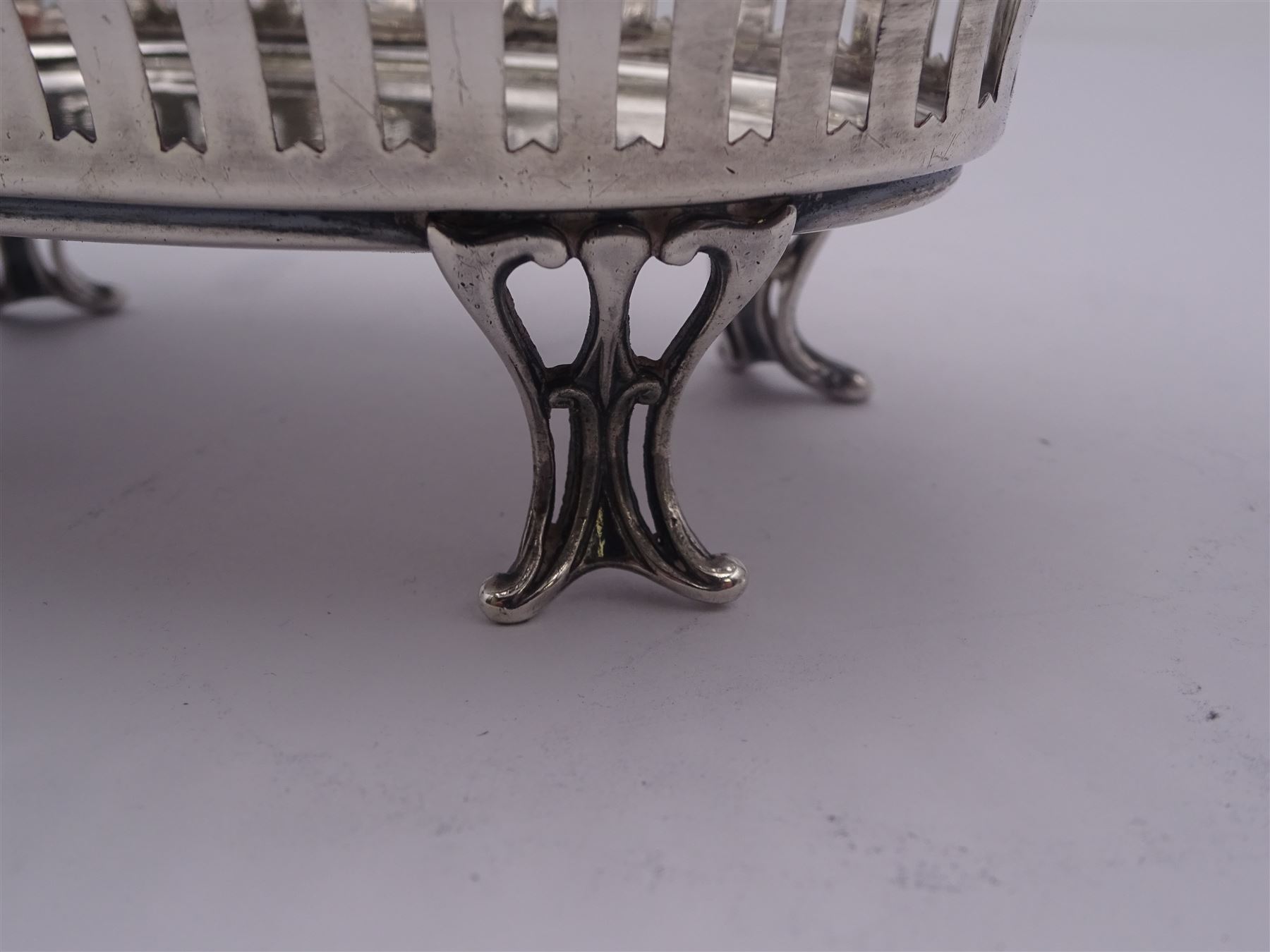 Pair of Edwardian silver bon bon dishes - Image 4 of 5