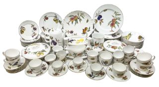 Royal Worcester Evesham pattern tea and dinner wares