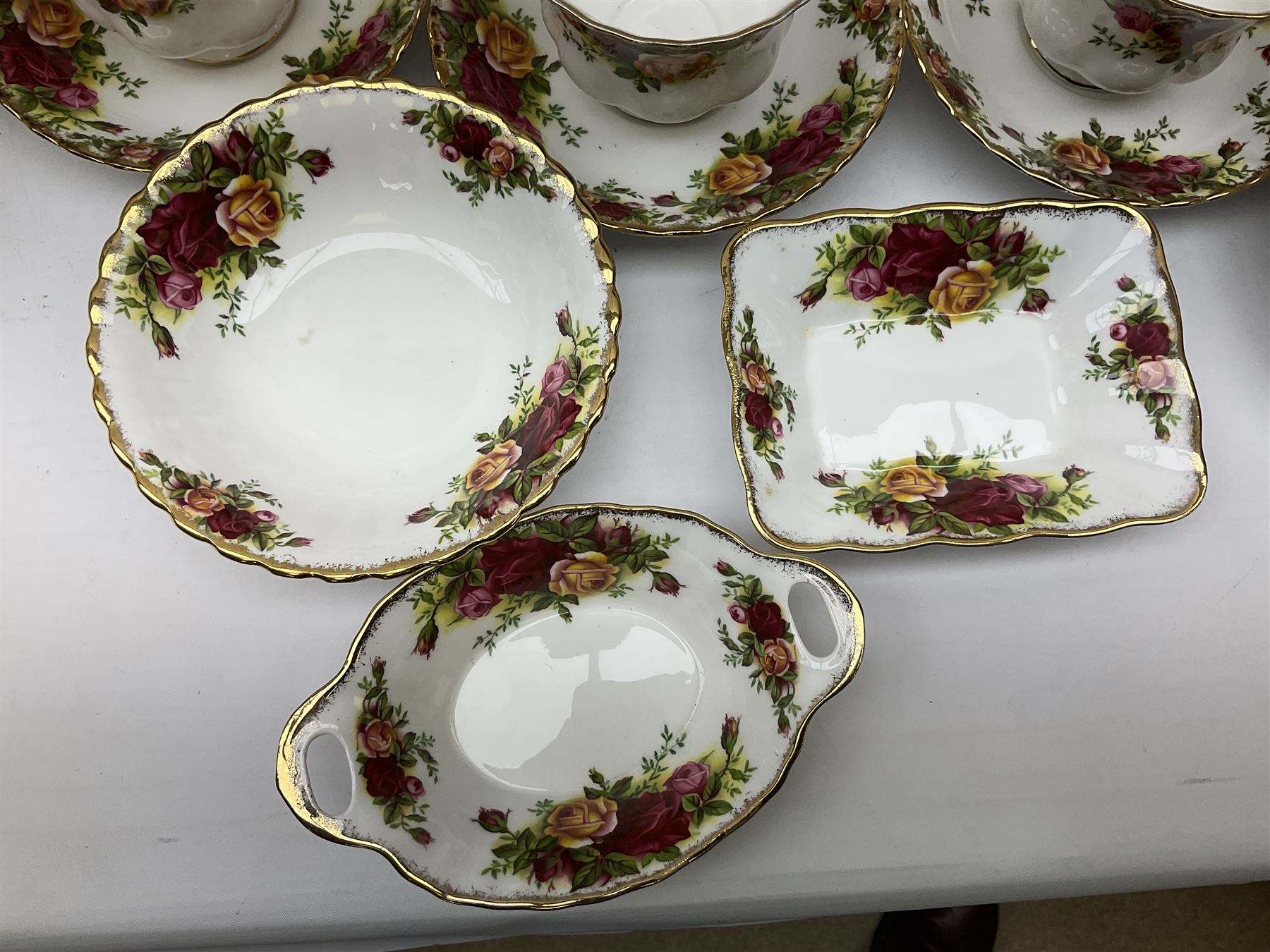 Royal Albert Old Country Roses pattern part tea service - Image 6 of 8