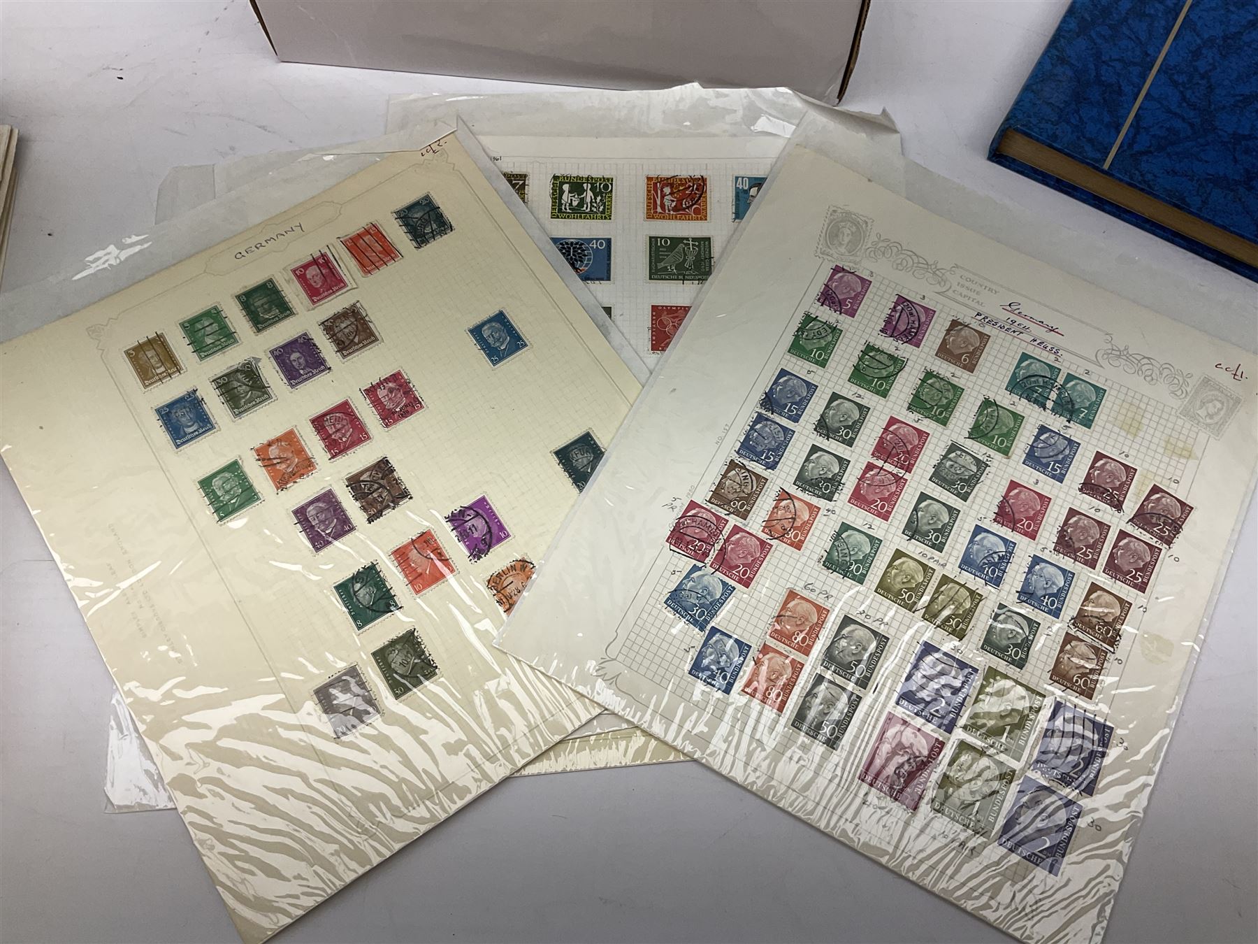 Quantity of world stamps - Image 4 of 8