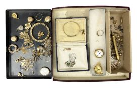 Quantity of gold plated jewellery and oddments