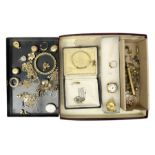 Quantity of gold plated jewellery and oddments