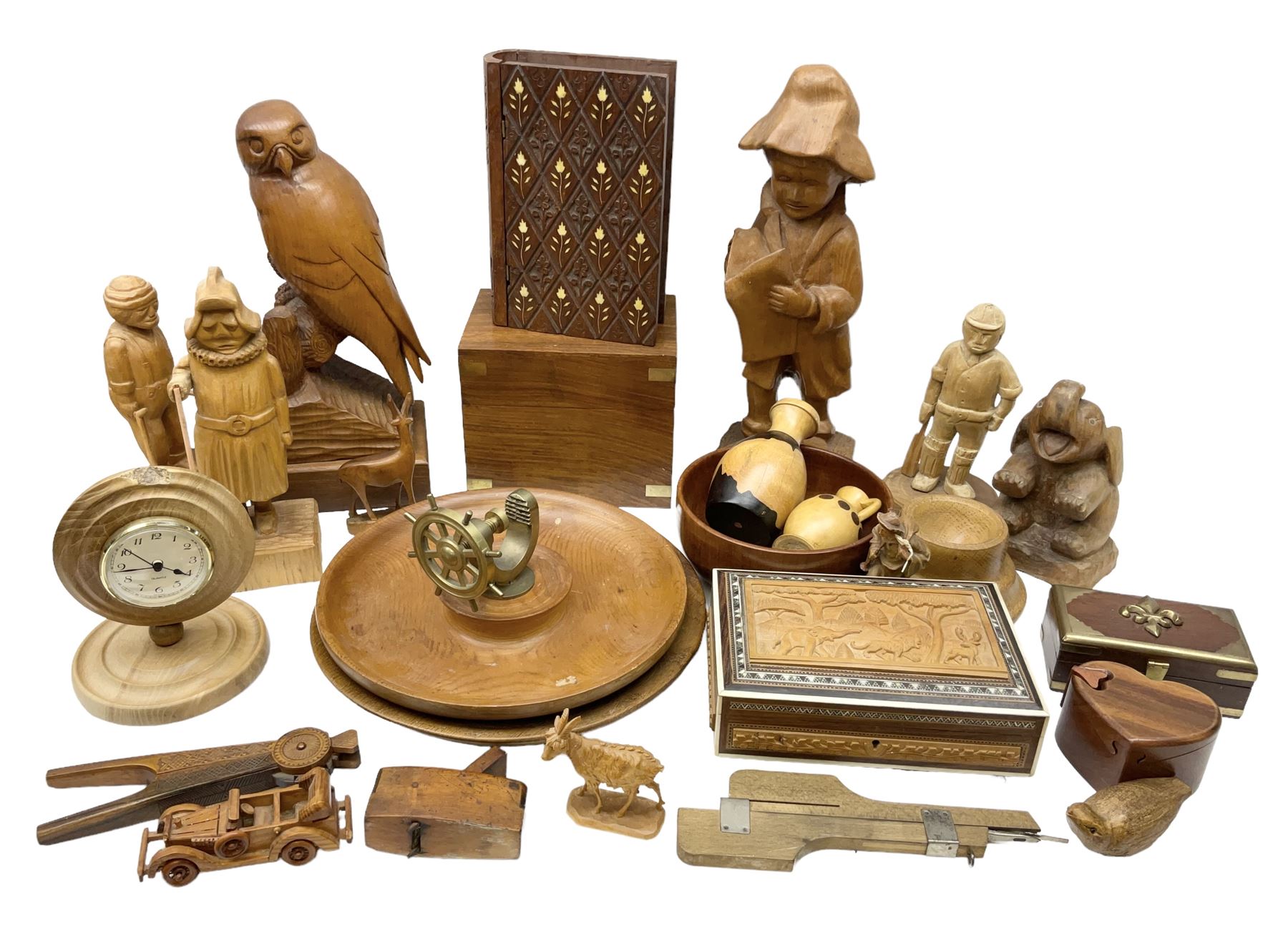 Quantity of treen to include Folk Art carved figures