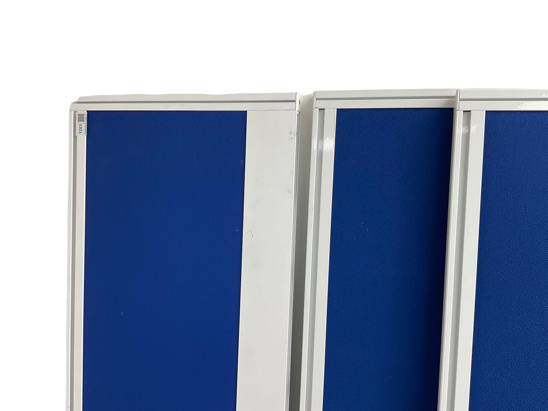 Set eight office desk screens in blue fabric - Image 3 of 4