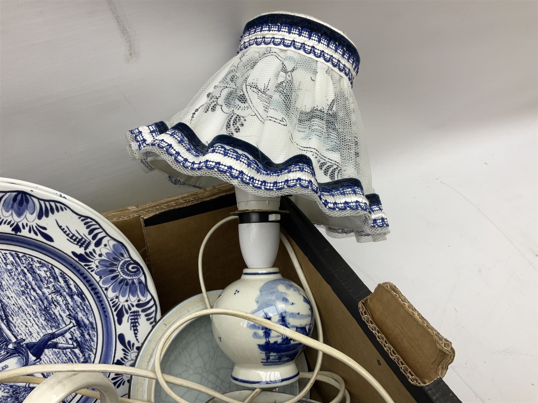 Quantity of blue and white ceramics to include Chinese ginger jar decorated with flowers - Image 3 of 10
