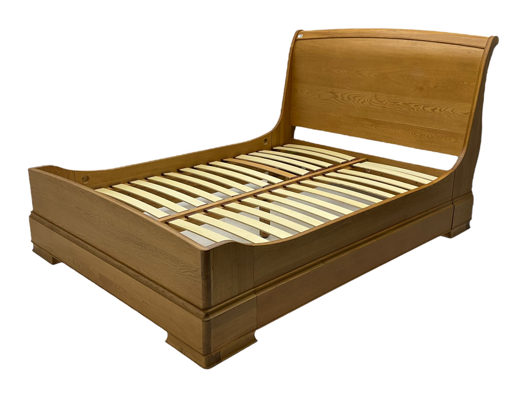 Willis & Gambier - oak 4' 6'' double sleigh bed