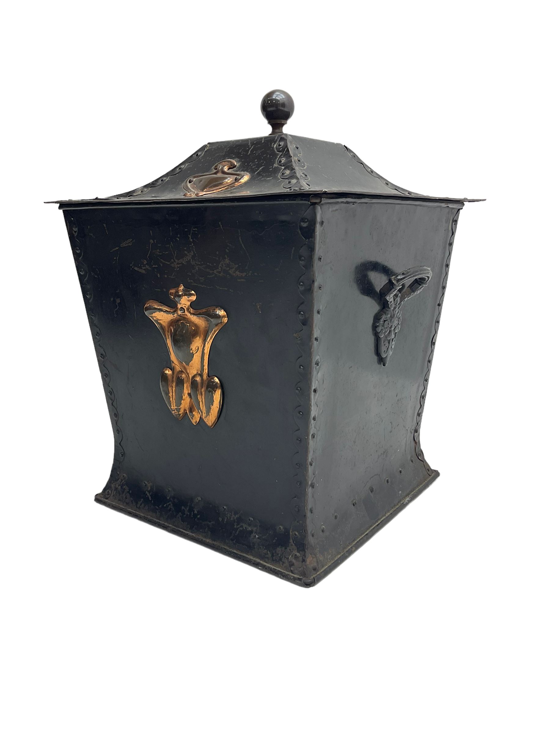 Art Nouveau period metal coal bucket with hinged lid - Image 5 of 9