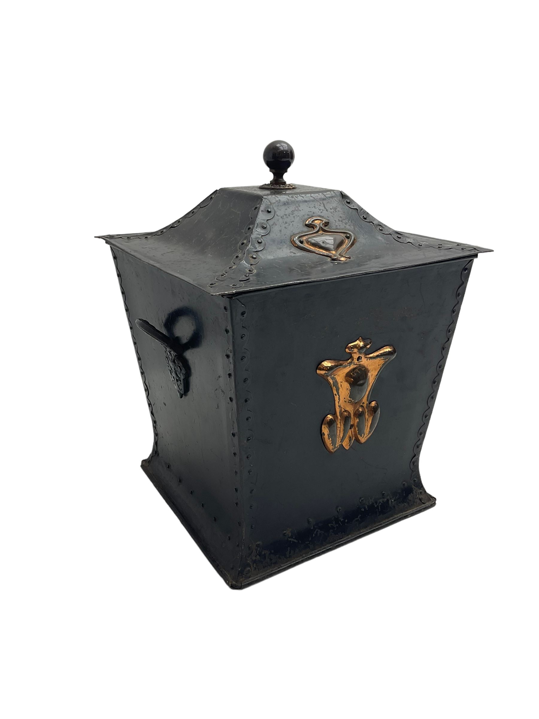 Art Nouveau period metal coal bucket with hinged lid - Image 6 of 9