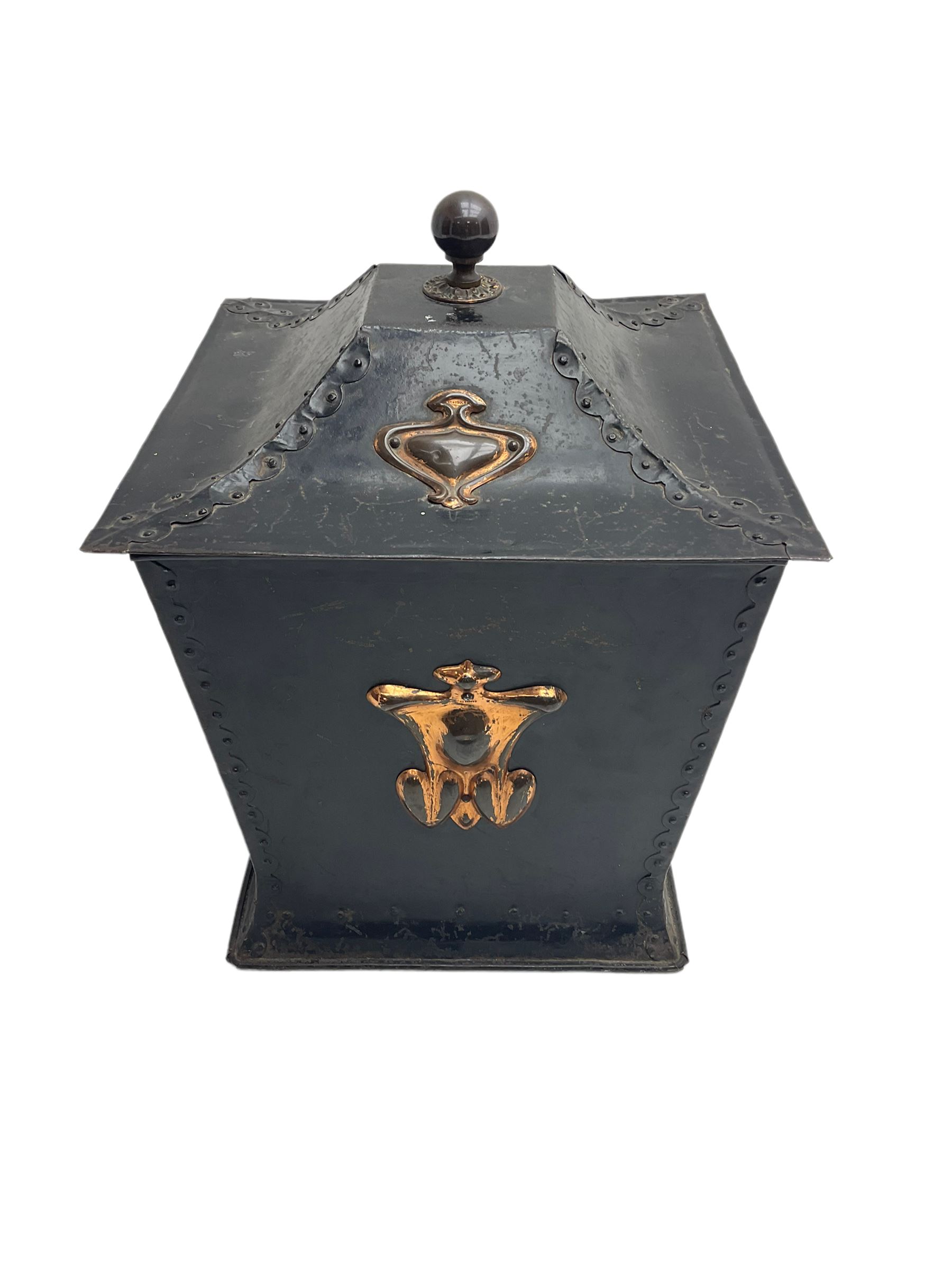 Art Nouveau period metal coal bucket with hinged lid - Image 2 of 9