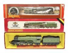 Hornby '00' gauge - Class 9F 2-10-0 locomotive 'Evening Star' No.92220; Standard Class 7P6F locomoti