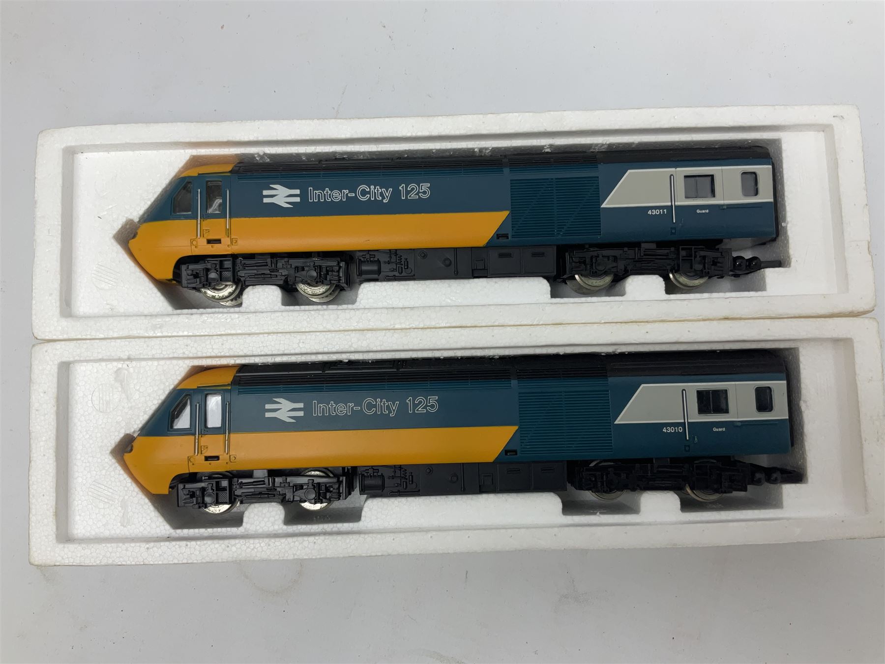 Hornby '00' gauge - B.R. Class 253 High Speed Train Intercity 125 two-car power and dummy power car - Image 6 of 9